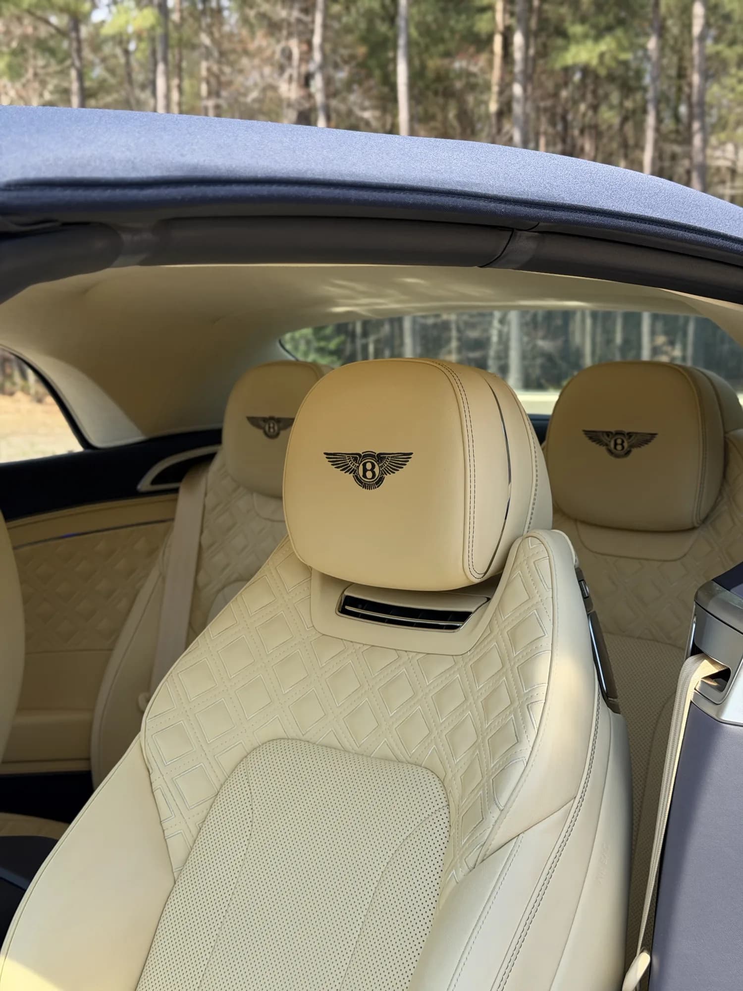 Bentley Continental GT: Interior detail