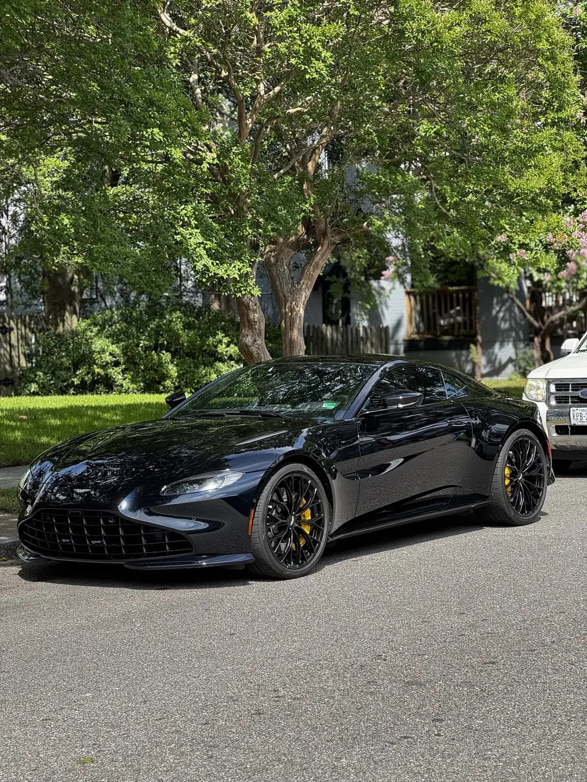 Aston Martin Vantage: Paint correction + coating