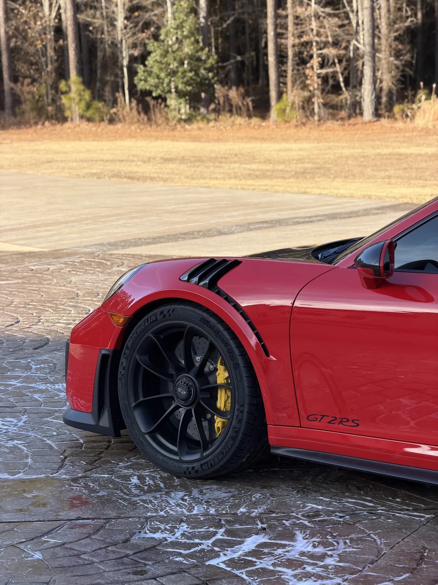 Water standing on the coated front fender and wheel of a Porsche 911 GT2 RS